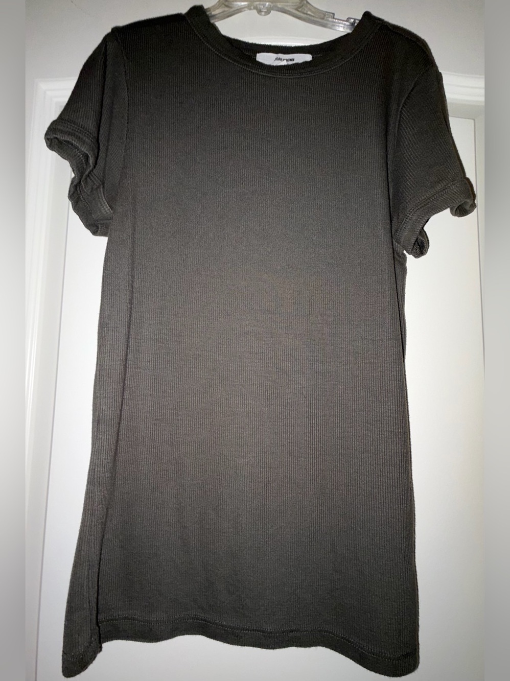 GENTLY USED JOAH BROWN SS RIBBED CREWNECK SHIRT